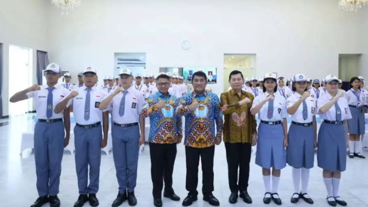 Gubernur, Wagub, serta Sekprov bersama calon Paskibra Nasional utusan Sulut.