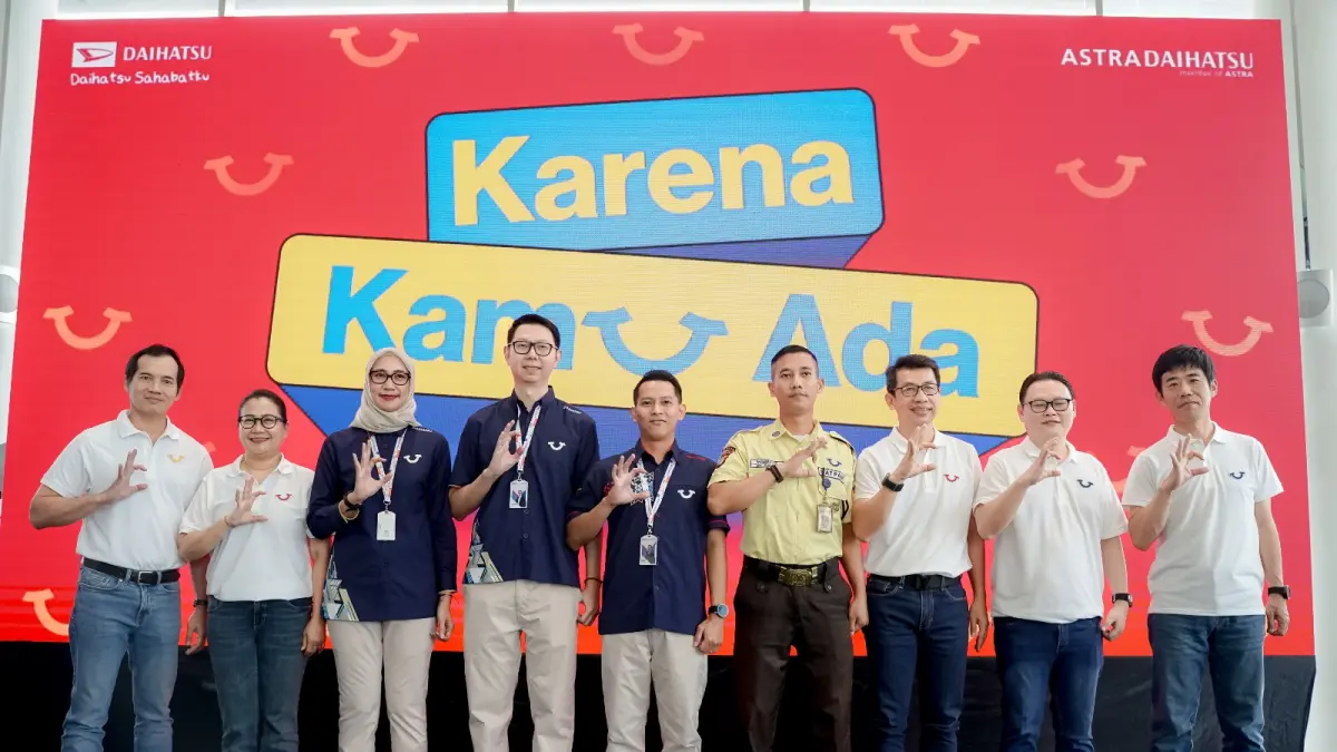 Manajemen ADM & AI-DSO Berfoto Bersama Para Frontliner, sebagai bentuk sinergi dan komitmen menghadirkan pelayanan terbaik bagi pelanggan.