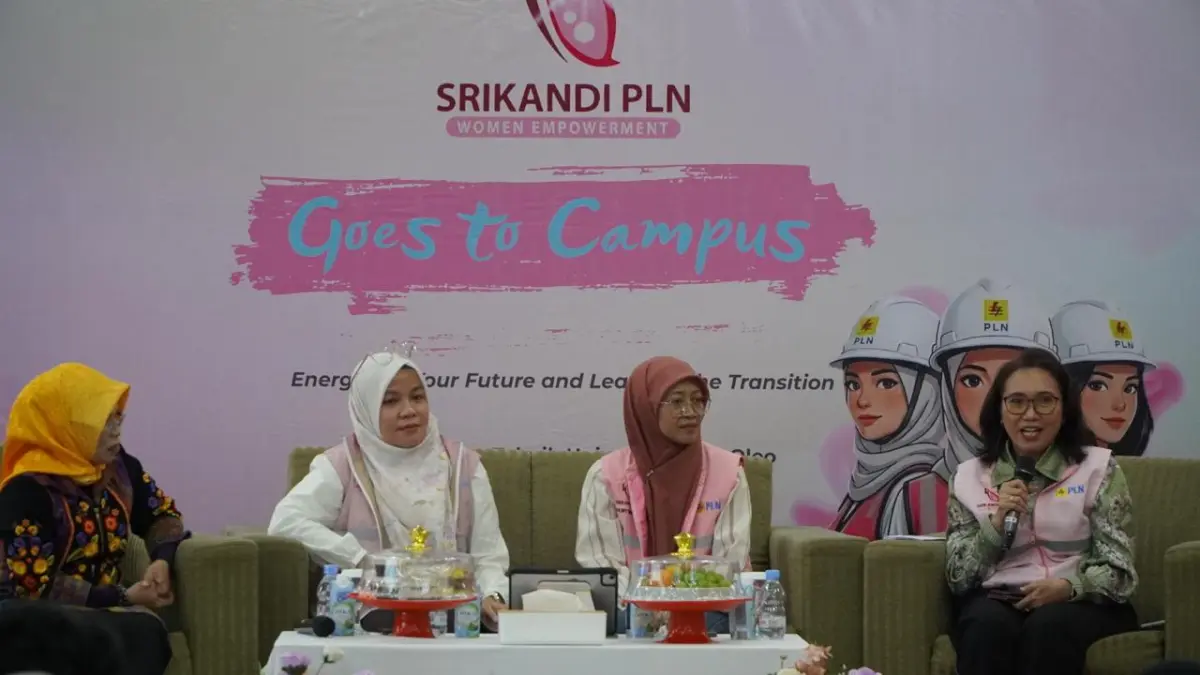 Sesi diskusi interaktif Srikandi PLN Goes to Campus berlangsung hangat dengan melibatkan Srikandi Champion PLN Sulmapa, Andi Murniawati; Manager PLN UPT Kendari, Khusnul Khotimah; Assistant Manager Niaga dan Pemasaran PLN UP3 Kendari, Sarlina M. Kilykily; serta Ir. Yuni Aryani Koedoes, S.T., M.T. dari Teknik Elektro UHO selaku moderator. 