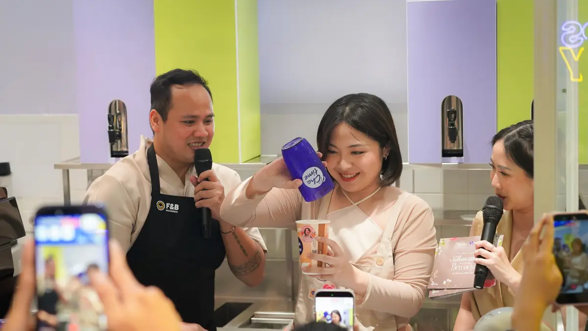 Riyan Setiadi (Research & Development Specialist Chatime Indonesia) dan Bernadya (The Face of Silken Era)