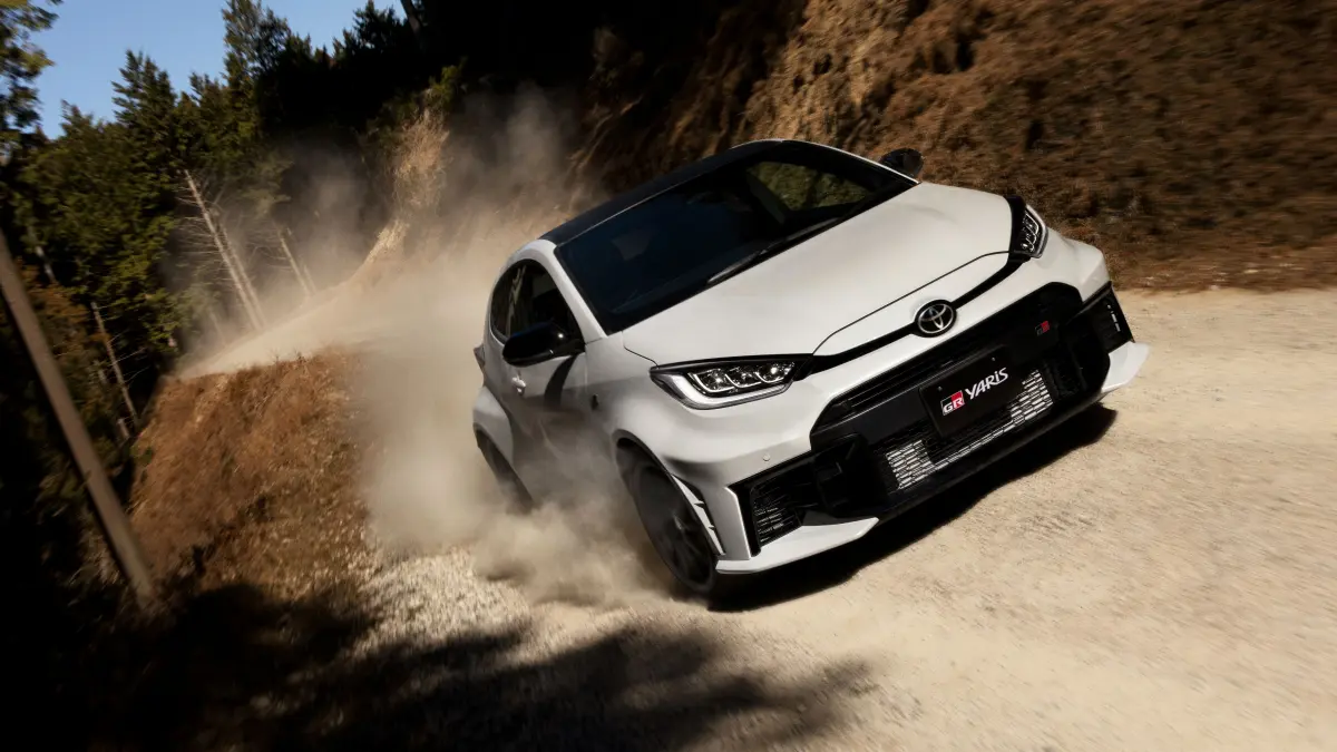 New GR Yaris hadir dengan berbagai penyempurnaan hasil masukan dari dunia motorsport untuk meningkatkan handling, stability, dan comfort saat berkendara.
