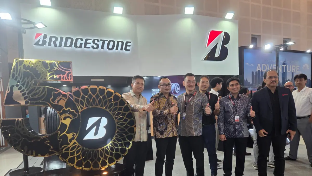 Jajaran Direksi Bridgestone Indonesia bersama dengan Kadis Perindag Provinsi Jatim