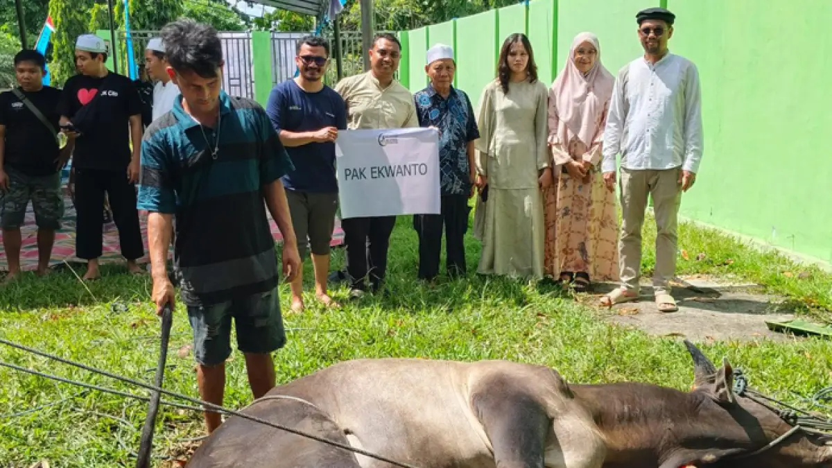 Penyembelihan hewan kurban yang dilaksanakan oleh Badan Takmirul Masjid (BTM) Assyifa RSUP Kandou Manado.