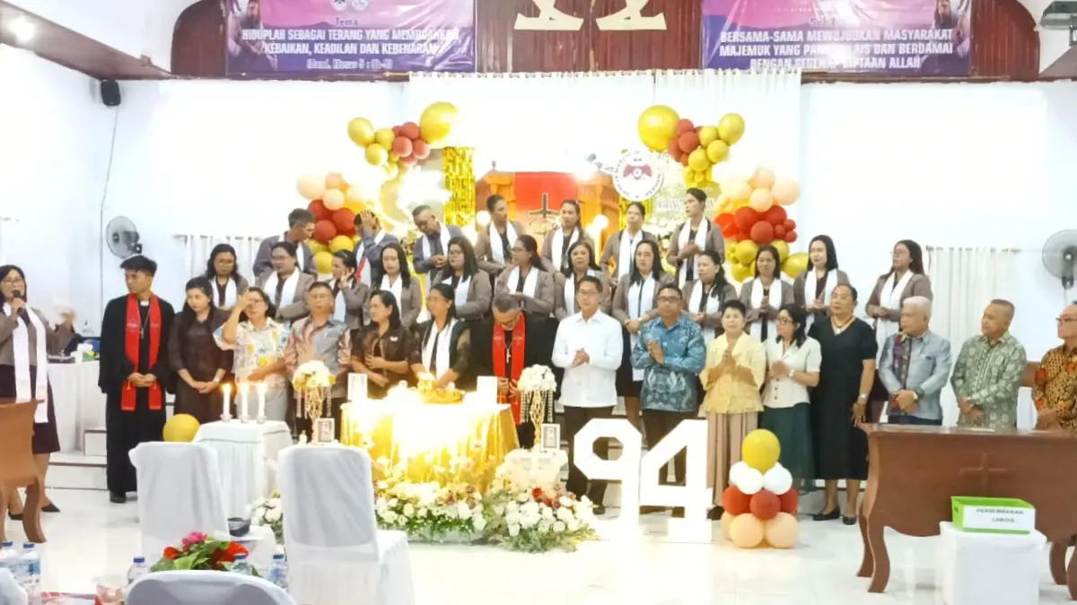Wali Kota Bitung Hengky Honandar hadiri Ibadah Syukur HUT ke-94 Jemaat GMIM Maranatha Tewaan.(Dok Istimewa)