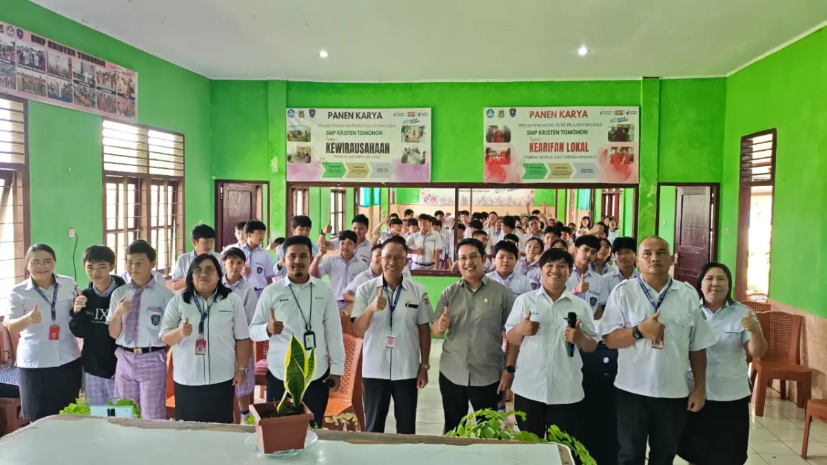 PLN UIP3B Sulawesi melalui PLN UP2B Sistem Minahasa melaksanakan kegiatan Sosialisasi Bahaya Listrik untuk Masyarakat Umum di SMP Kristen Tomohon. Kegiatan yang diikuti oleh 60 siswa dan 10 guru ini menjadi upaya PLN dalam meningkatkan kesadaran keselamatan ketenagalistrikan sejak usia dini.