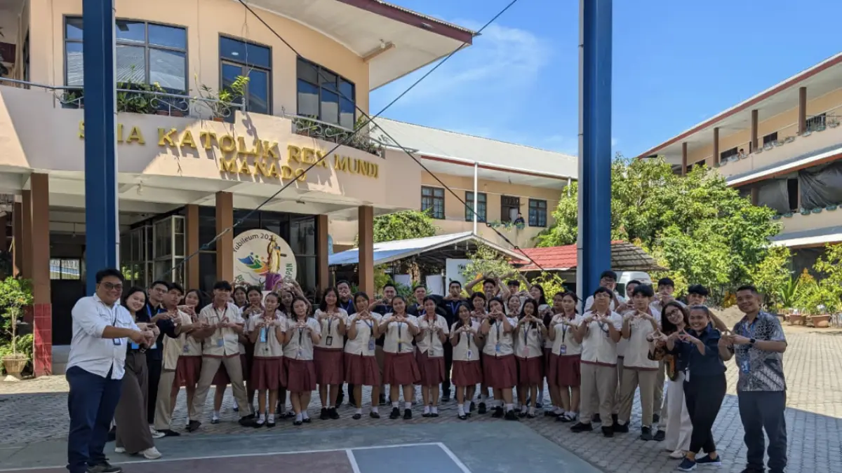 BERI PEMAHAMAN: Sentra Medika Hospital Minut menggelar kegiatan edukasi dan Pelatihan Kesehatan bagi siswa-siswi SMA Rex Mundi Manado, Kamis (7/5/2026).