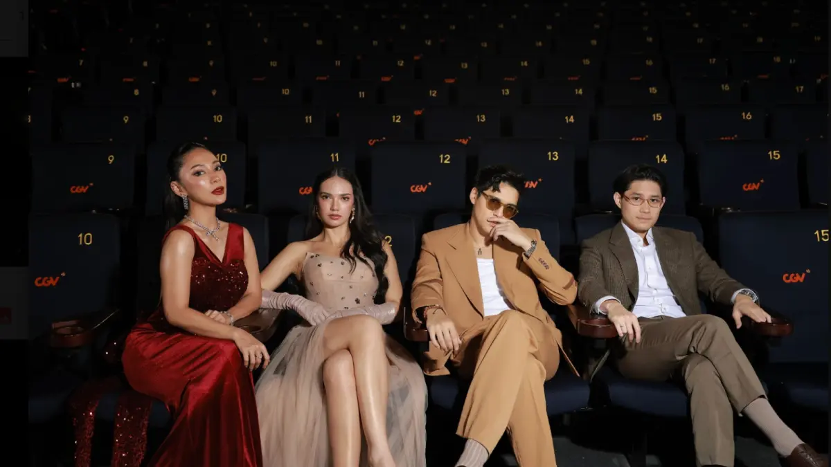 (Kiri - Kanan) Dinda Kirana (Bella), Haico Van der Veken (Raya/Anna), Maxime Bouttier (Aldo), dan Teuku Rassya (Erza), para pemeran utama Bercinta dengan Maut (The Other Sister) tampil memikat di Gala Premiere series terbaru mereka.