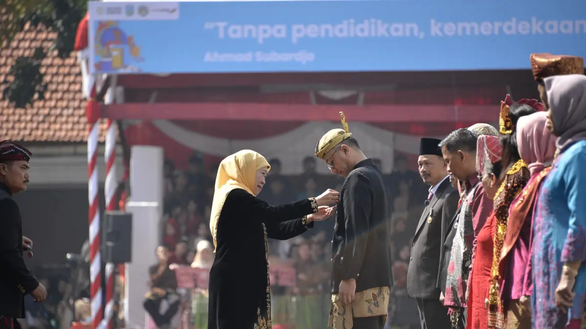 PT Astra Daihatsu Motor (ADM) menerima Lencana Perak Jer Basuki Mowo Beyo dari Pemerintah Provinsi Jawa Timur atas kontribusinya dalam pengembangan pendidikan vokasi dan peningkatan kualitas SDM melalui program CSR Pintar Bersama Daihatsu.
