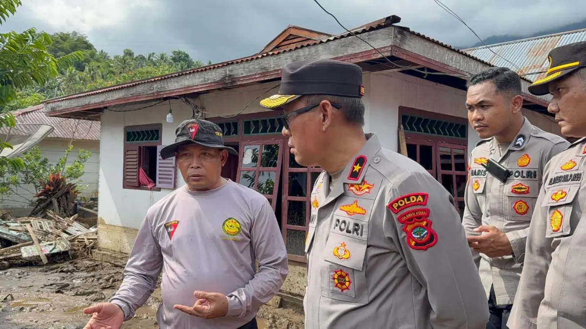 Wakapolda Sulut Brigjen Pol Awi Setiyono di lokasi banjir bandang di Bolmong