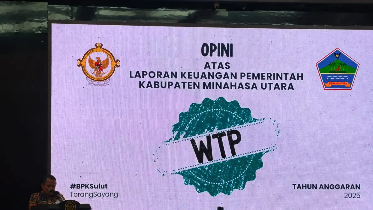 Kepala BPK Perwakilan Sulut, Bombit Agus Mulyo saat mengumumkan Pemkab Minut Meraih WTP di Kantor BPK Sulut