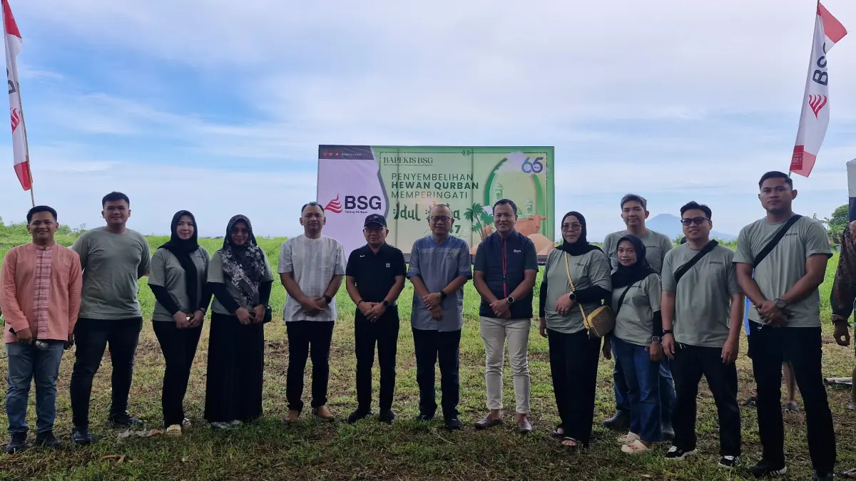 Direktur Umum BSG Joubert Dondokambey bersama jajaran BSG. 