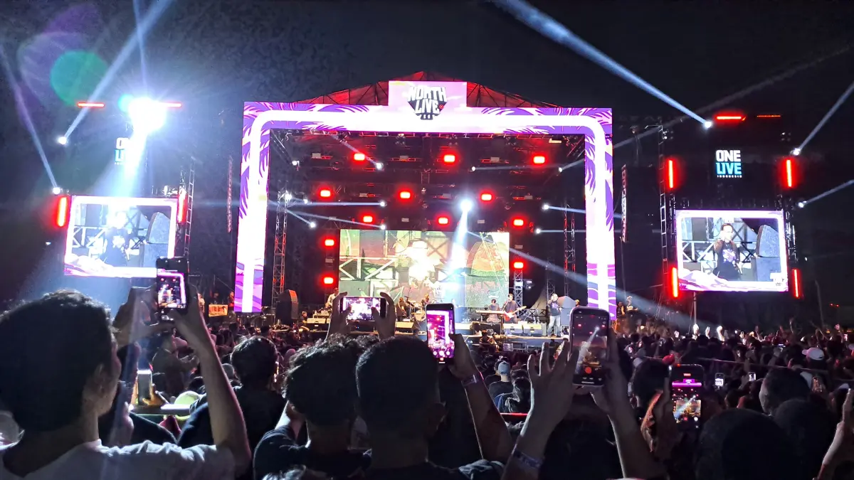 RAMAI: Suasana festival musik akbar yang dipusatkan di kawasan Pohon Kasih Megamas, Manado, Sabtu (30/5/2026) kemarin, tetap berlangsung klimaks dan meriah.
