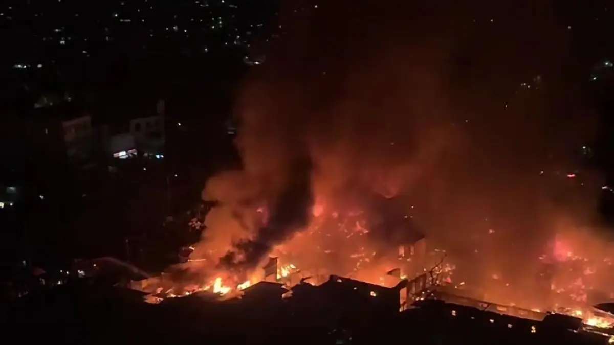 Kebakaran di Kemayoran Jakpus, masih belum padam hingga Pukul 22.50 WIB.