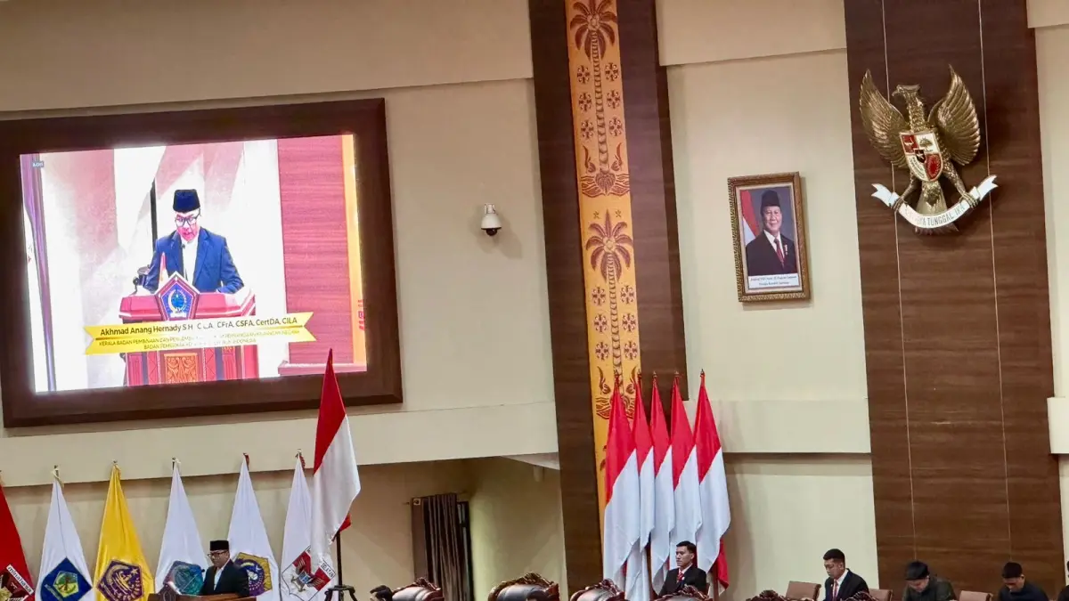 Kepala Badan Pembinaan dan Pengembangan Hukum Pemeriksaan Keuangan Negara Akhmad Anang Hernady SH di rapat paripurna, Selasa (2/6).