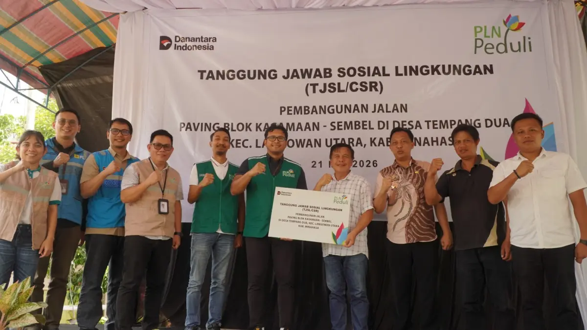 Peresmian pembangunan jalan paving blok, program TJSL PT PLN (Persero), di Desa Tempang Dua di Kecamatan Langowan Utara, Kabupaten Minahasa.