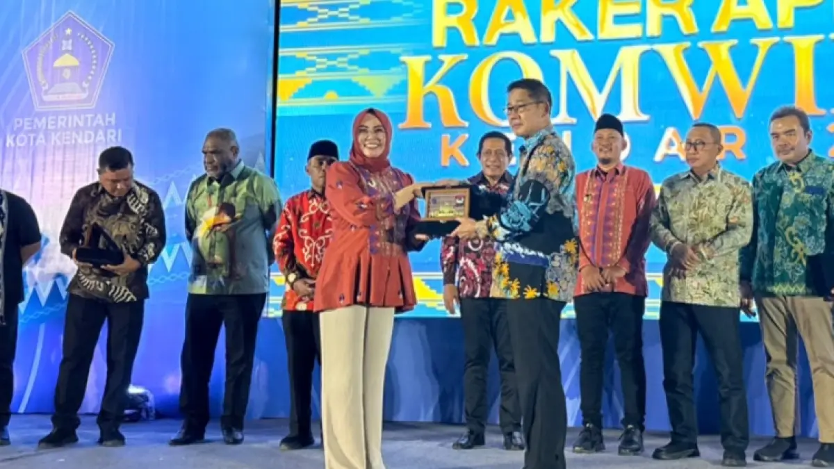 Wali Kota Bitung Hengky Honandar saat menghadiri gala dinner dalam rangka Raker APEKSI Komwil VI.(Dok Istimewa)