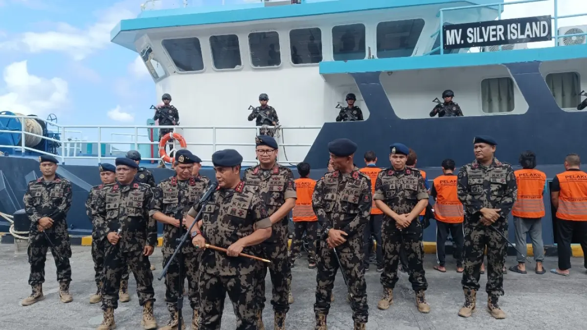 Direktur Jenderal PSDKP Pung Nugroho Saksono bersama jajarannya saat memimpin konfrensi pers terkait KKP yang menggagalkan penyelundupan ikan Napoleon ke luar negeri