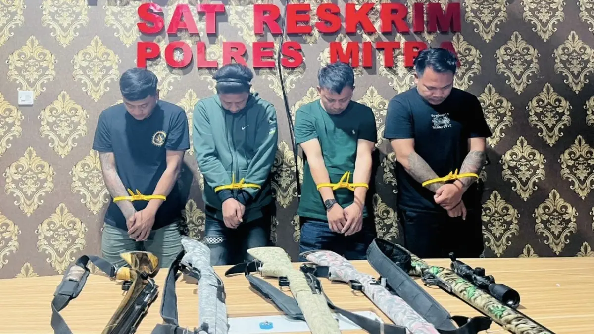 Keempatnya diringkus oleh tim gabungan Satreskrim Polres Minahasa Tenggara (Mitra) dan Polsek Ratatotok di wilayah Desa Ratatotok Selatan, Kecamatan Ratatotok, Kabupaten Mitra.