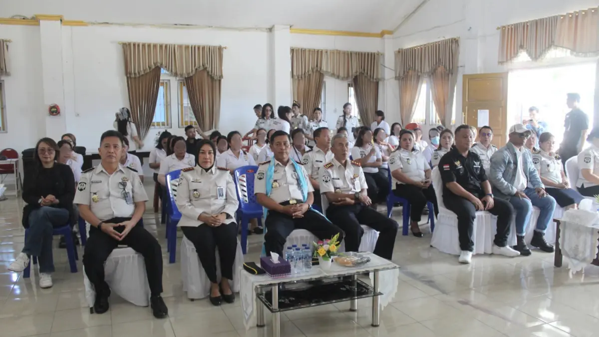PENGHARAPAN: Suasana peresmian pembukaan Sekolah Alkitab Napiri di Pemasyarakatan Perempuan Kelas IIB Manado, Rabu (3/6)