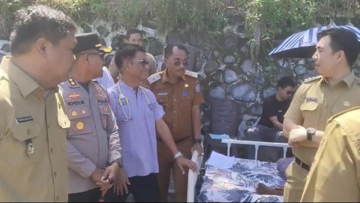 Bupati Michael Thungari dan Wabup Tendris Bulahari bersama forkopimda saat meninjau kondisi para pasien RSD Liun Kendage Tahuna yang sempat dievakuasi saat terjadi gempa bumi, Senin (8/6/26).