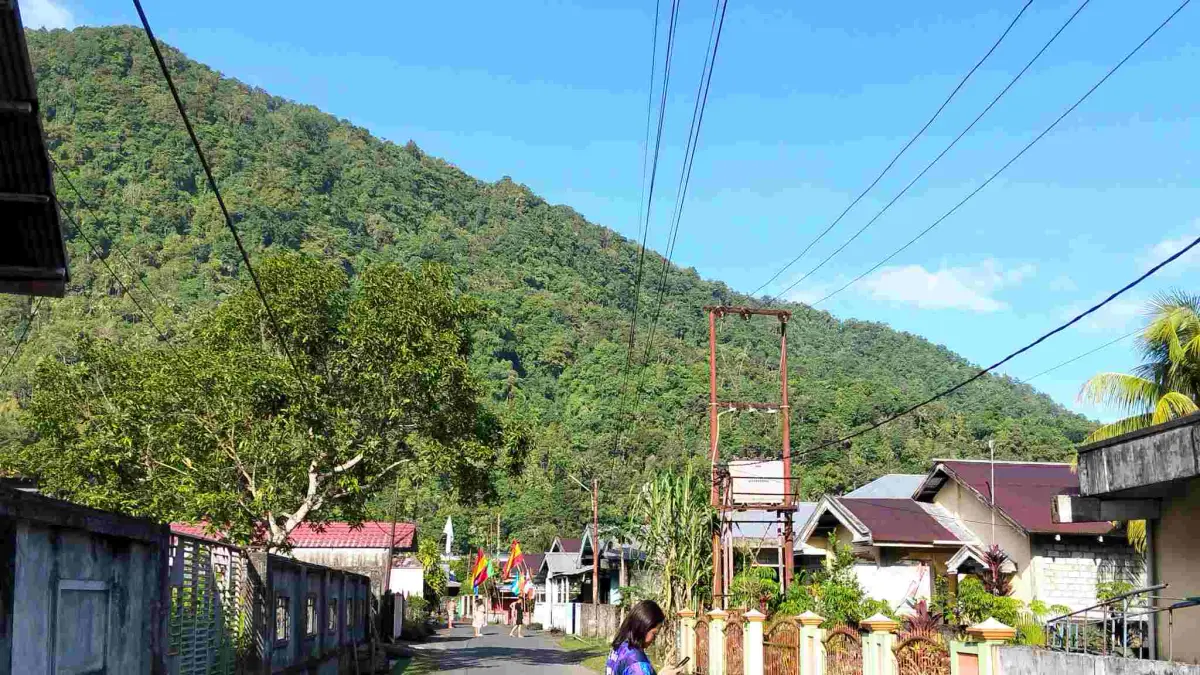 Gempa dahsyat guncang Tahuna, Warga panik berhamburan keluar rumah.