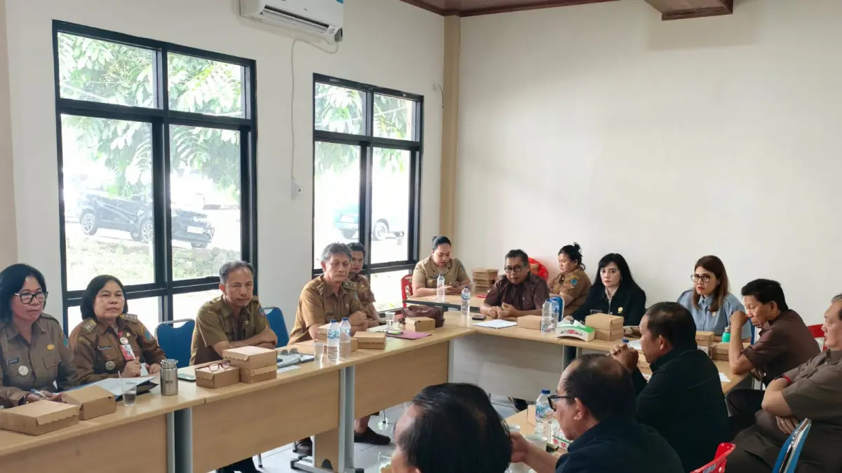 Komisi 1 DPRD Minut saat melakukan rapat kerja membahas status lahan yang ada di Desa Sarawet Kecamatan Likupang Timur