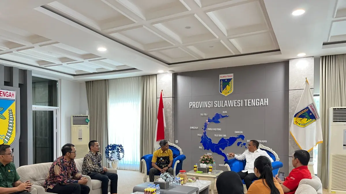 Pertemuan Gubernur Sulawesi Tengah, Anwar Hafid, bersama jajaran manajemen PLN di Kantor Gubernur Sulawesi Tengah pada Rabu (3/6).