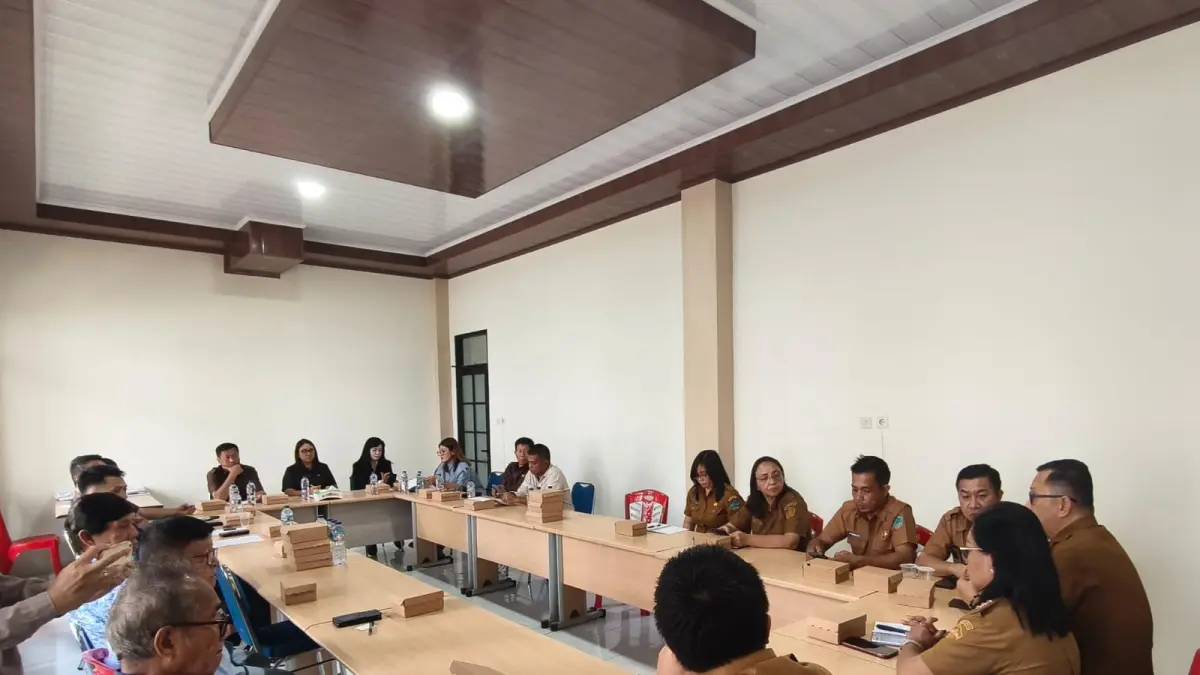 Suasana RDP di Ruangan Kantor DPRD Minut saat membahas aspirasi masyarakat terkait keluhan IPAL. 
