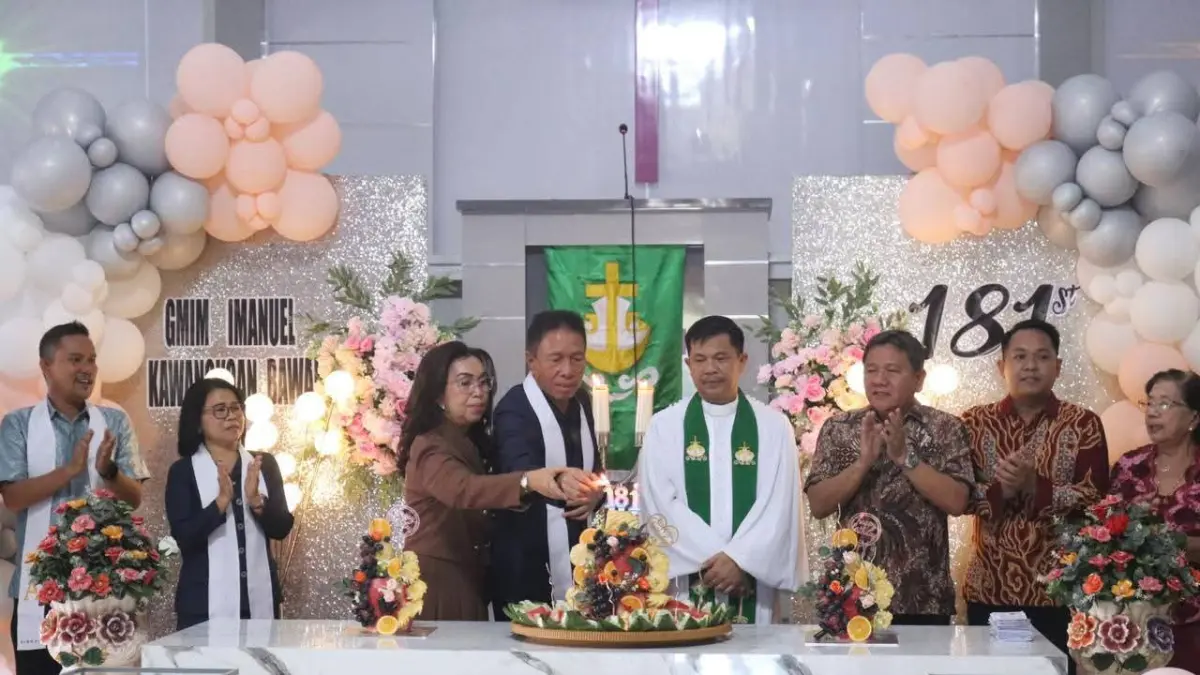 SYUKUR: Ibadah HUT ke-181 yang dihadiri langsung oleh Bupati Minahasa Selatan, Franky Donny Wongkar (FDW), Minggu (7/6) kemarin.