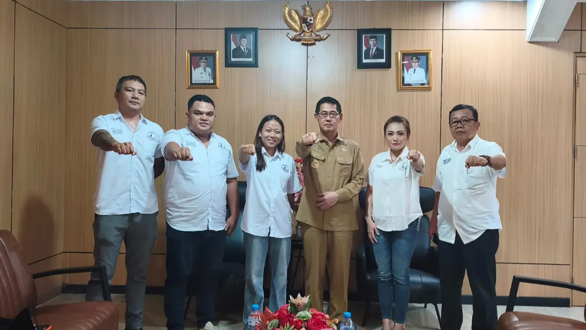 Wali Kota Bitung Hengky Honandar memberikan dukungan penuh kepada Wulan Eclesia Yoseph.(Dok Istimewa)