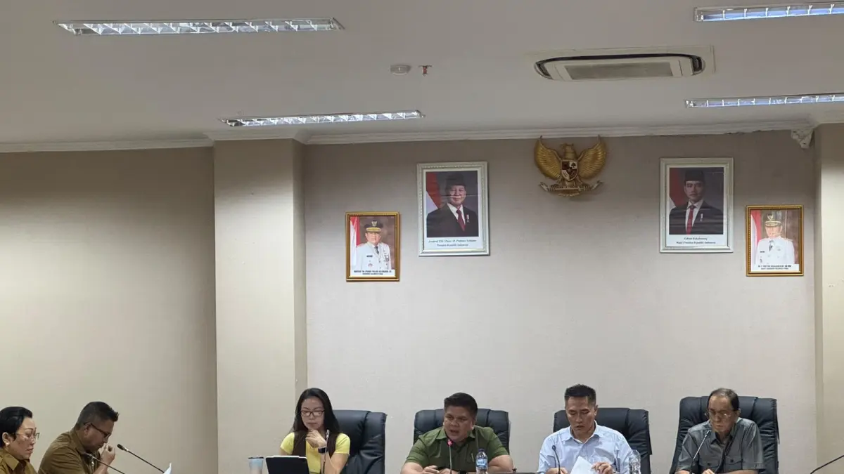 Rapat penyempurnaan hasil evaluasi Kementerian Dalam Negeri (Kemendagri) terhadap Ranperda RTRW Sulut, Selasa (9/6). 