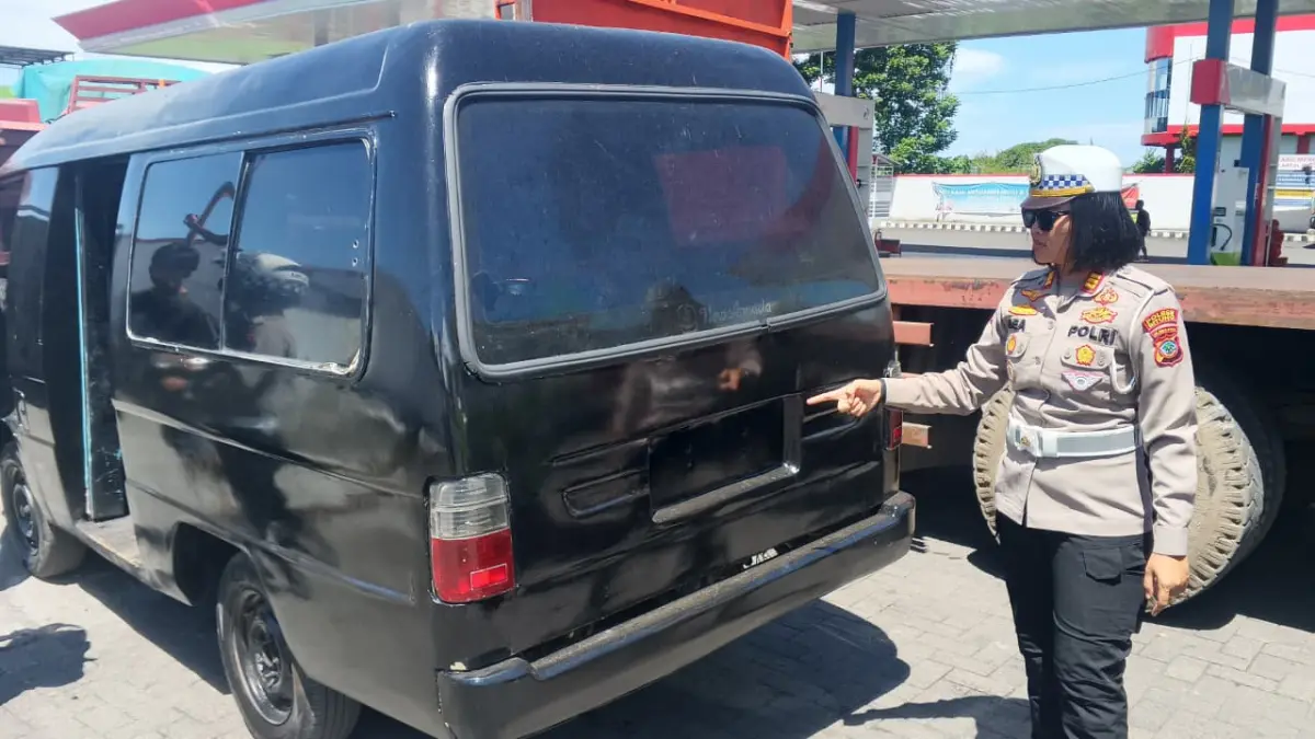 Satlantas Polres Bitung melaksanakan penertiban dan pengawasan di SPBU.(Dok Istimewa)