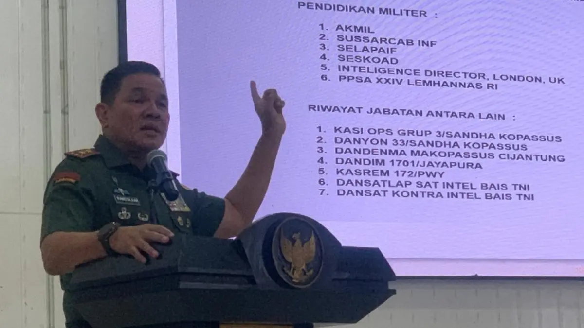Gubernur Akmil Mayjen TNI Rano Tilaar saat berikan Kuliah Umum di Unsrat, bahas Geopolitik dan Peran Generasi Muda