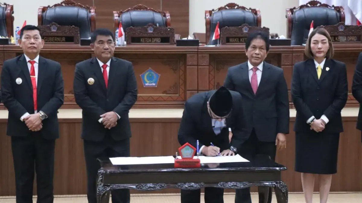 Penandatanganan berita acara oleh Kepala Badan Pembinaan dan Pengembangan Hukum Pemeriksaan Keuangan Negara Akhmad Anang Hernady.