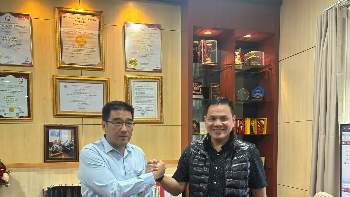 Pertemuan kedua tokoh tersebut berlangsung dalam suasana hangat dan penuh keakraban.