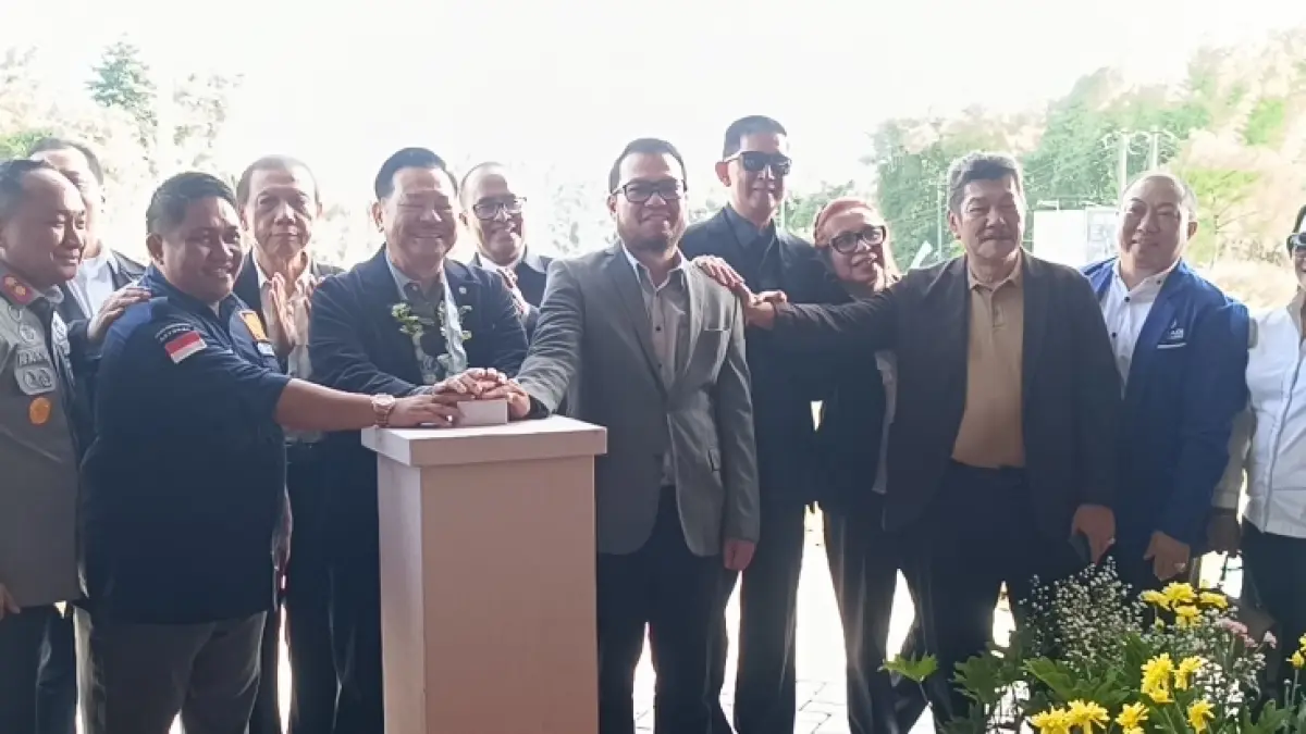 Prof Otto Hasibuan meresmikan Sekretariat PBH Peradi Manado