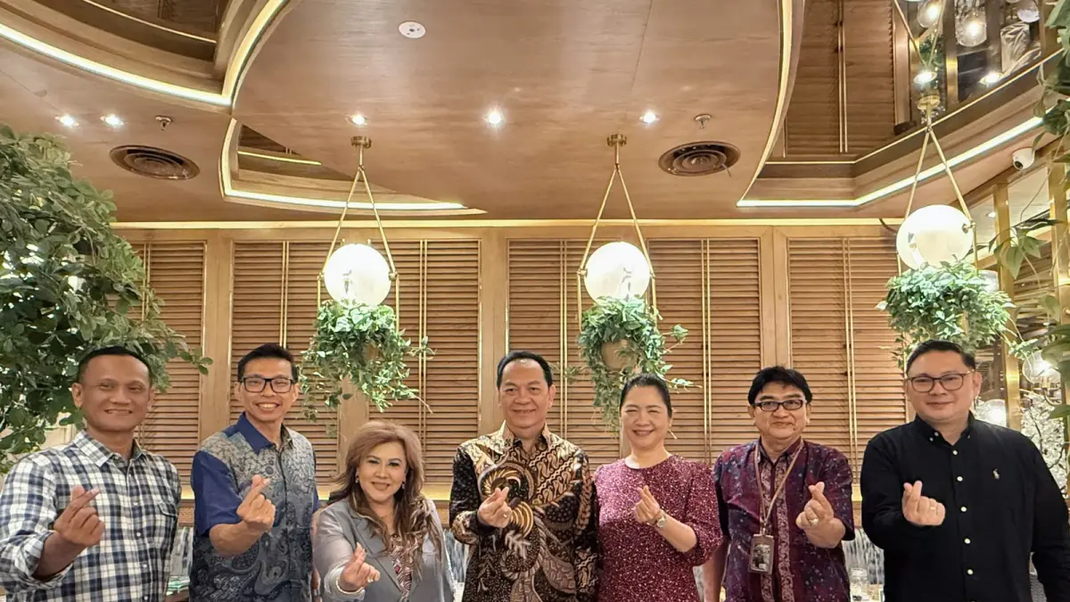 SIAP DUKUNG: Wali Kota Caroll Senduk SH bersama rombongan panitia TIFF, saat bersua dengan pelaku usaha yang nantinya siap ambil bagian dalam sponsor kegiatan. Dok istimewa 
