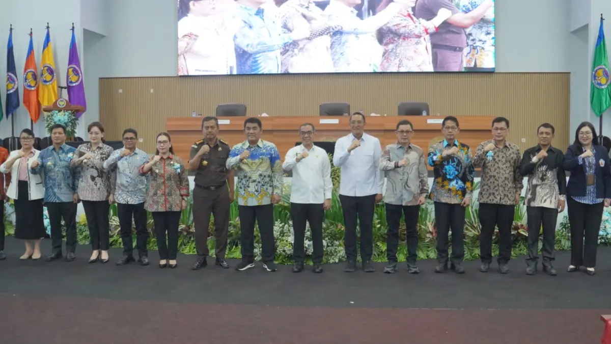 Wali Kota Bitung Hengky Hondandar menghadiri peluncuran Fakultas Kedokteran Unima.(Dok Istimewa)
