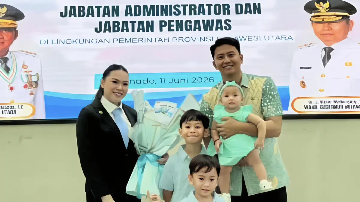 Karen Linelejan (kiri) bersama keluarga setelah acara pelantikan