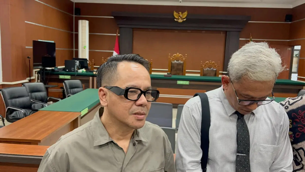 Munsir SH MH (kiri) dan Marwan Dermawan SH MH, tim Kuasa Hukum Bupati Sitaro