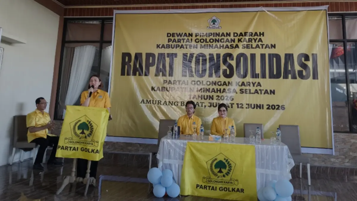TERLALU MENYALA: Ketua DPD Partai Golkar Sulut dr Michaela Elsiana Paruntu saat memberikan sambutan dan orasi politik dalam kegiatan konsolidasi Partai Golkar Kabupaten Minsel.