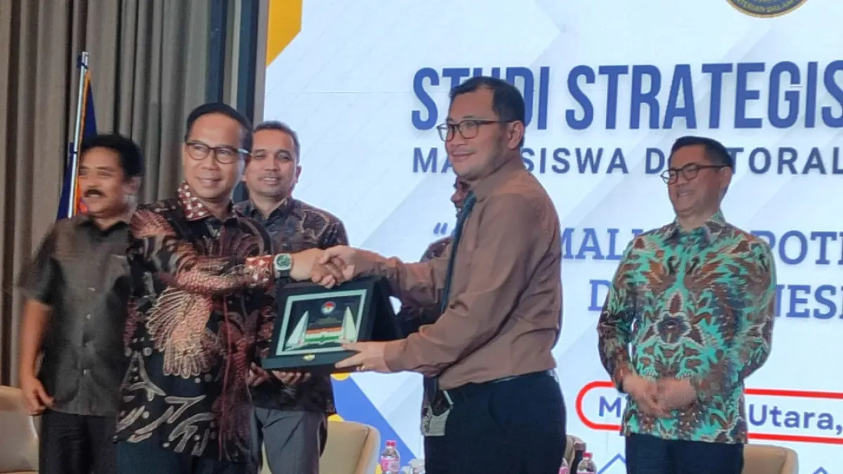 Dr Ferry Daud Liando saat pelantikan Pengurus Wilayah Masyarakat Ilmuwan Pemerintahan Indonesia (MIPI) Sulawesi Utara 