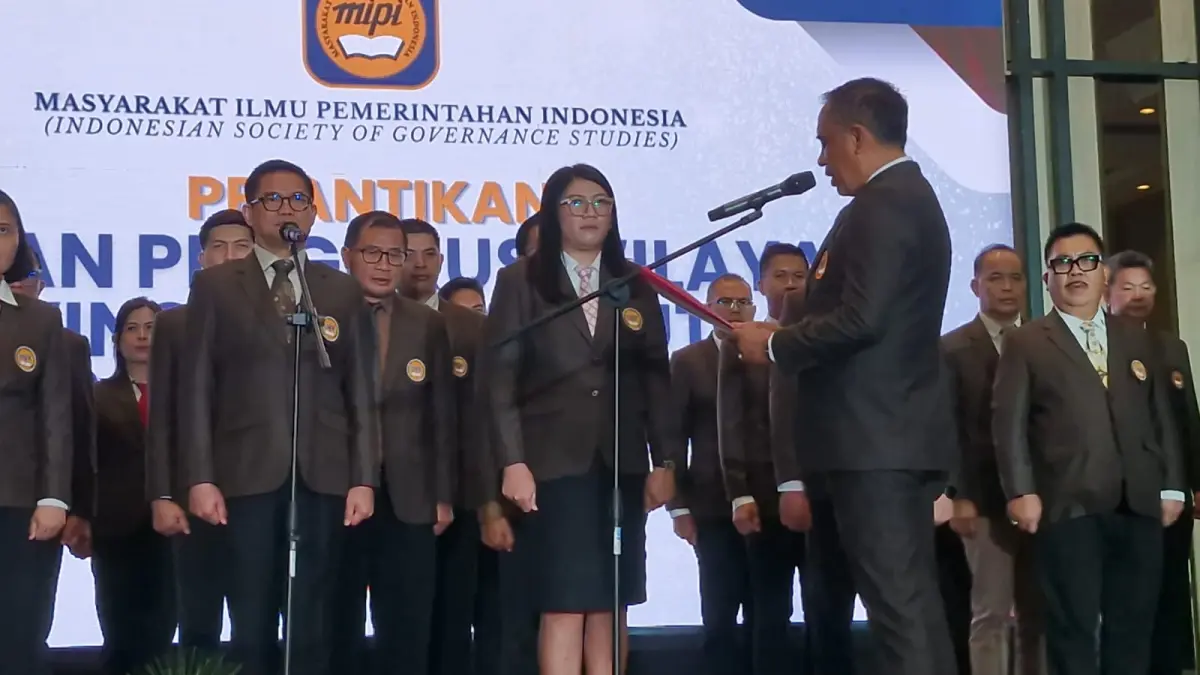 Joune Ganda saat dilantik sebagai Ketua Dewan Pengurus Wilayah (DPW) Masyarakat Ilmu Pemerintahan Indonesia (MIPI) Provinsi Sulawesi Utara periode 2026–2031 di Ballroom Hotel Luwansa Manado. 
