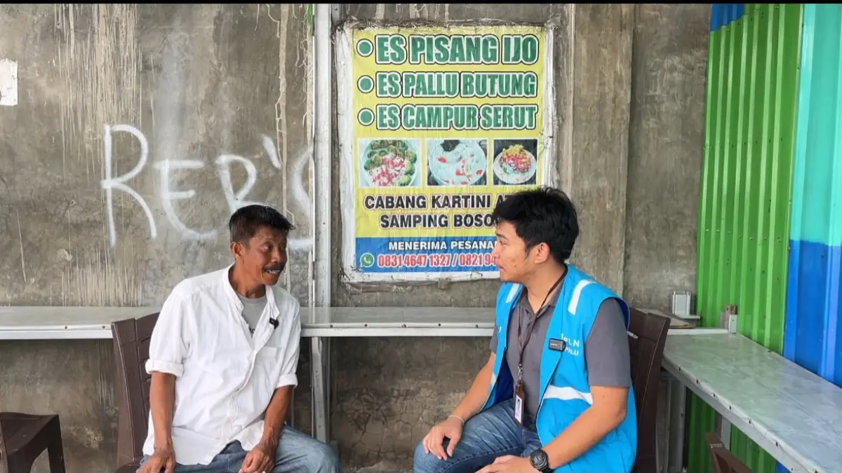 Penjual Es Buah Ini Bangkit Lewat Program TJSL PLN