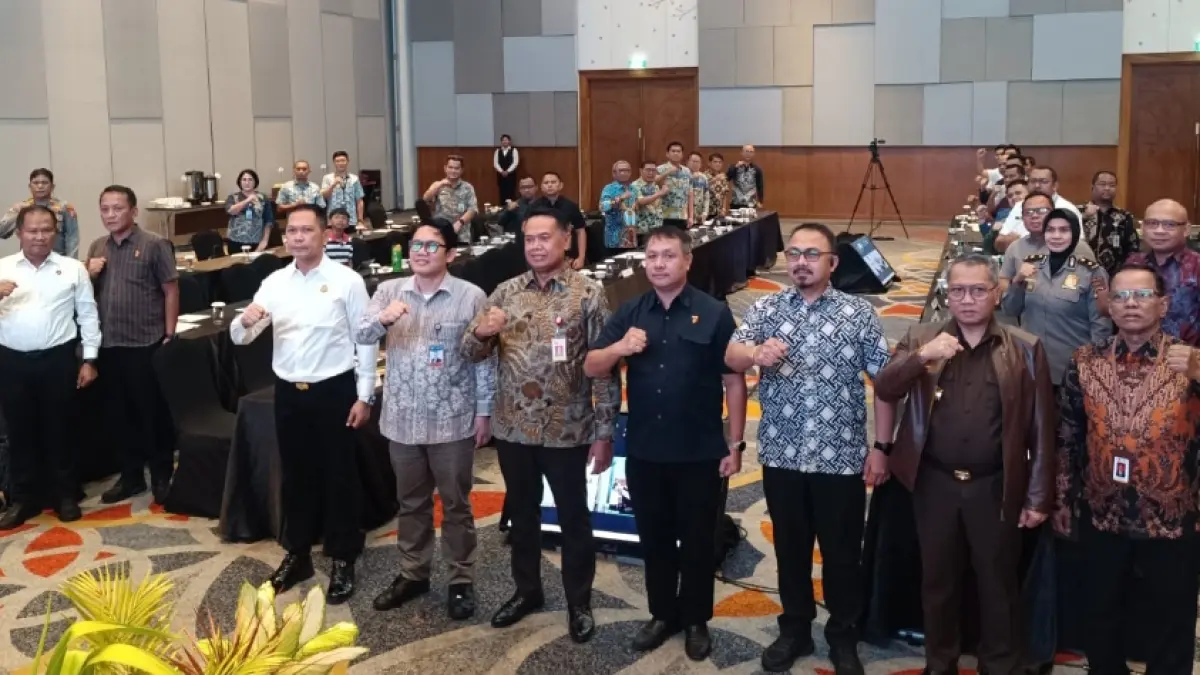 Kepala OJK SulutGo Robert Sianipar memimpin Rakor Satgas Pemberantasan Aktivitas Keuangan Ilegal (Pasti) Daerah Sulawesi Utara dan Gorontalo