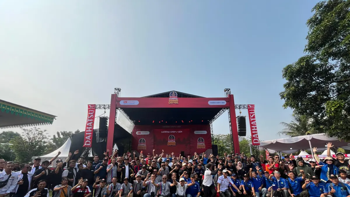 21 Daihatsu Official Club Beserta Komunitas Roda Dua Berfoto Bersama Manajemen Daihatsu