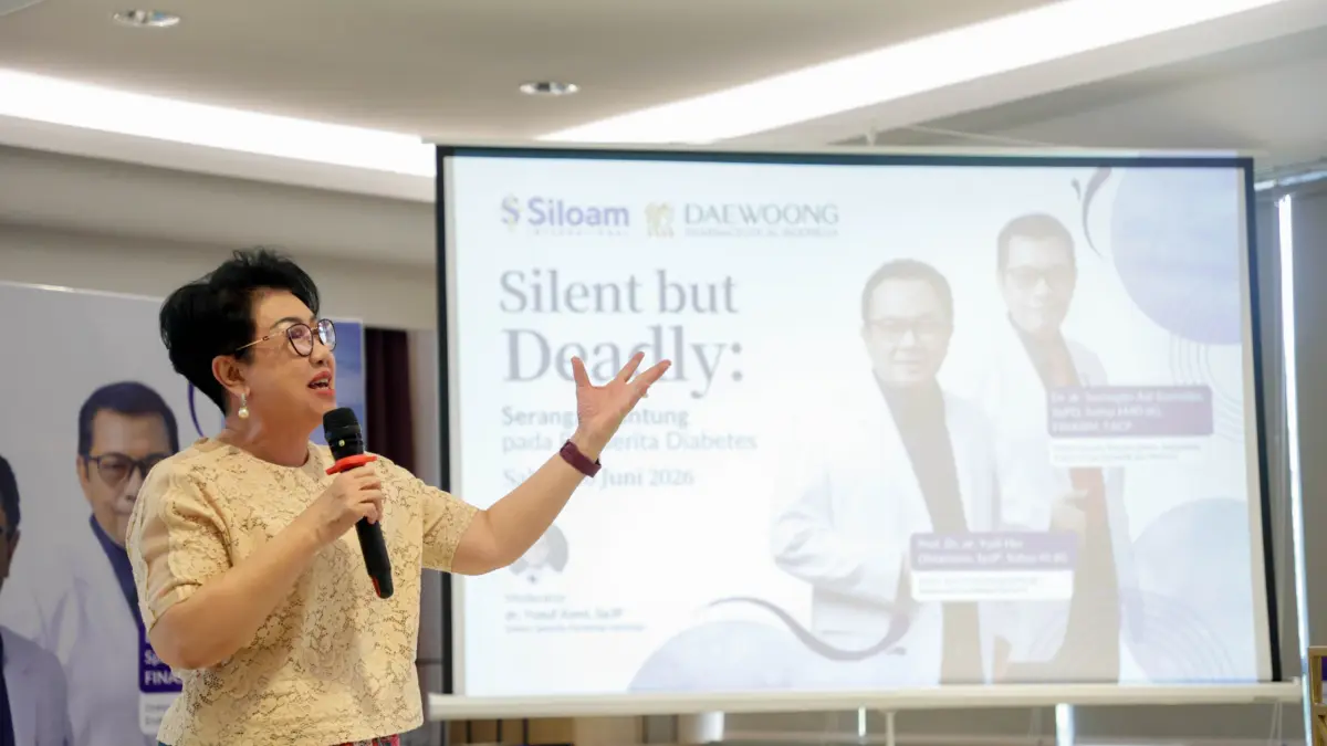 Dr. Maria Magdalena Padmidewi, Sp.PK, Direktur Siloam Hospitals Surabaya, mengatakan bahwa edukasi diabetes perlu disampaikan secara lebih menyeluruh.