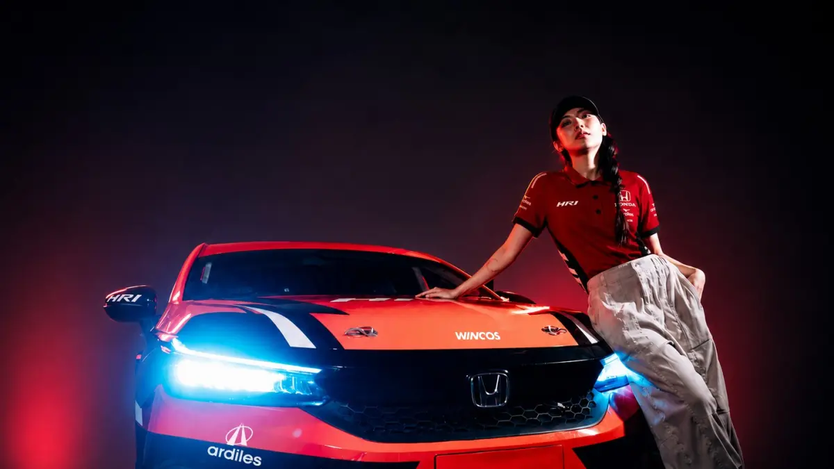 Honda Racing Indonesia kembali ke MFoS 2026 di Mandalika dengan target mempertahankan prestasi, debut tim manajemen baru, serta Rachel Cia yang mulai karier balap touring.