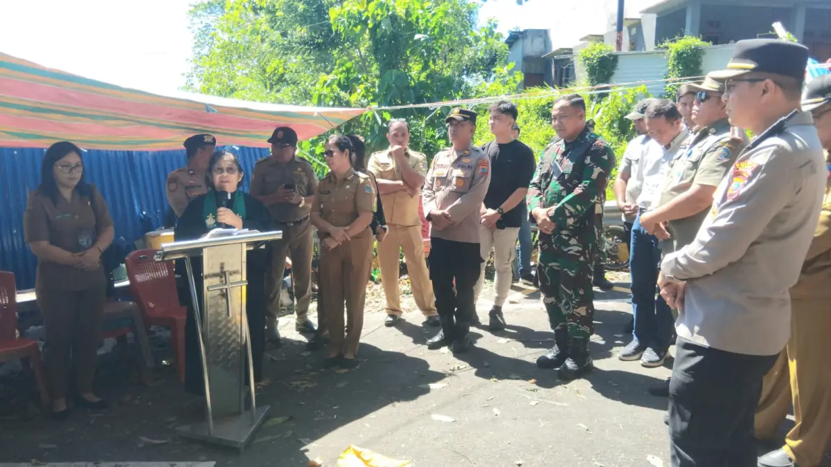 Pembukaan akses jalan Bitung - Minut di Kelurahan Pinasungkulan diawali dengan ibadah.(Dok Istimewa)