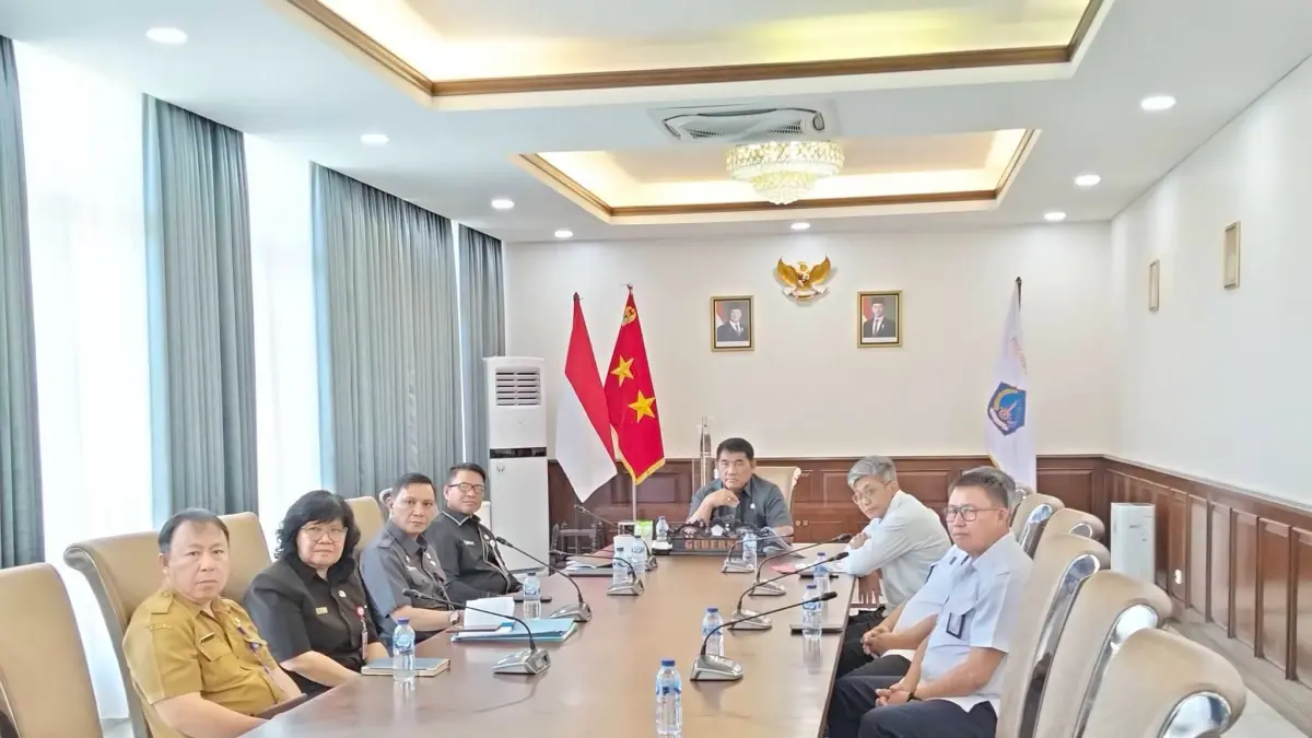 Gubernur Sulawesi Utara Mayjen TNI (Purn) Yulius Selvanus SE bersama jajaran Pemerintah Provinsi Sulawesi Utara mengikuti peresmian program Inpres Jalan Daerah (IJD) sepanjang 1.151 kilometer yang tersebar di 37 provinsi di Indonesia.

Kegiatan peresmian yang dilakukan langsung oleh Presiden RI Prabowo Subianto tersebut diikuti secara daring dari Wisma Negara Bumi Beringin, Manado, kemarin.